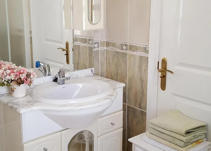 3-Bedroom Bella Villa With Own Pool Callao Salvaje